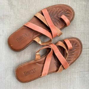 BORN HAND CRAFTED FOOTWEAR LEATHER BROWN/TAN SLIDE SANDAL HAND-STITCHED PADDED